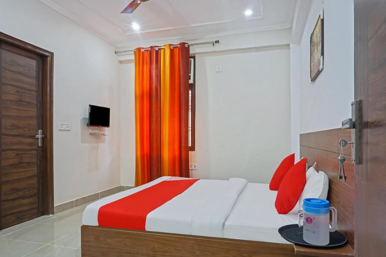 Hotel O Quadis Нойда Экстерьер фото