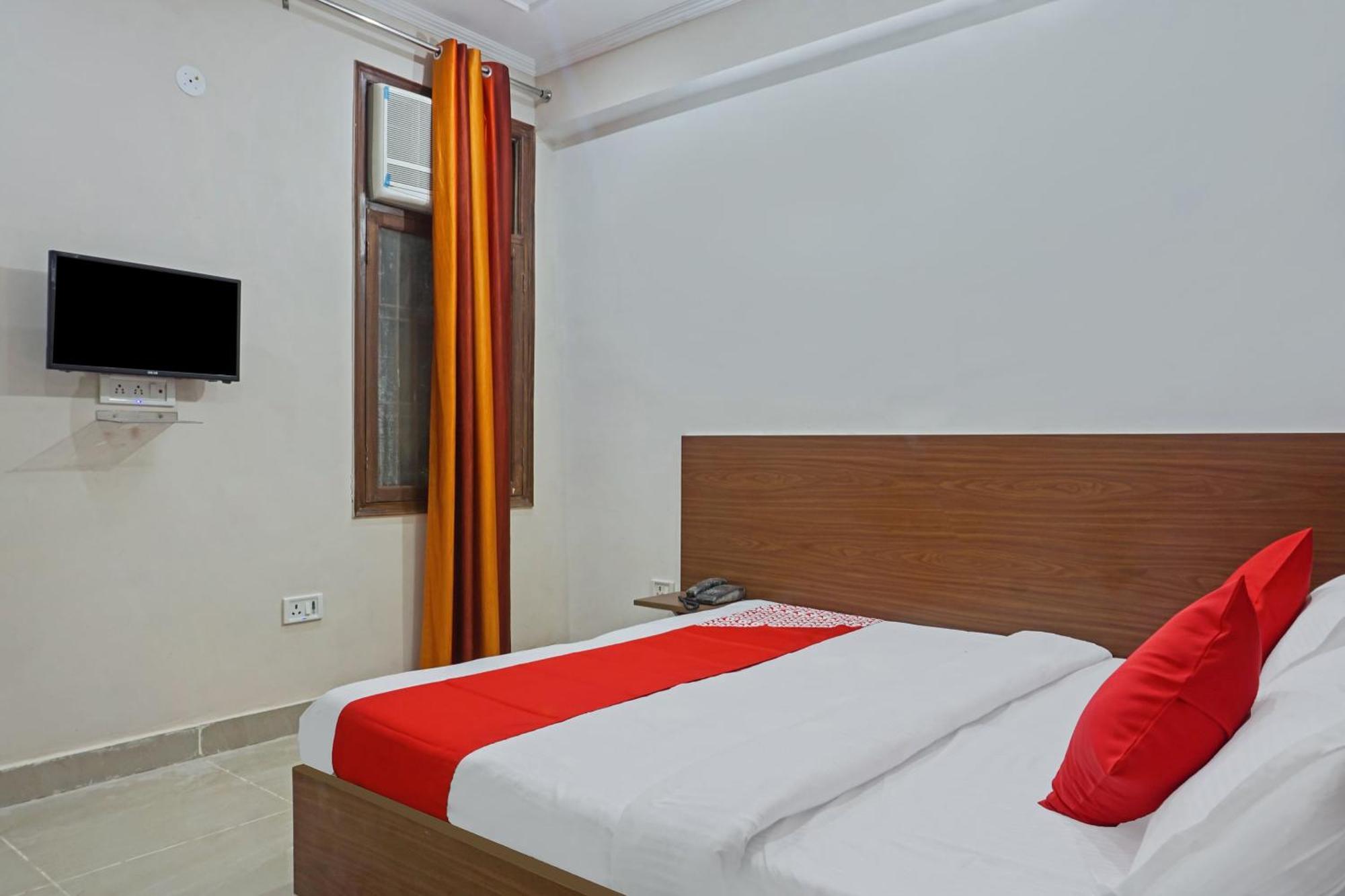 Hotel O Quadis Нойда Экстерьер фото