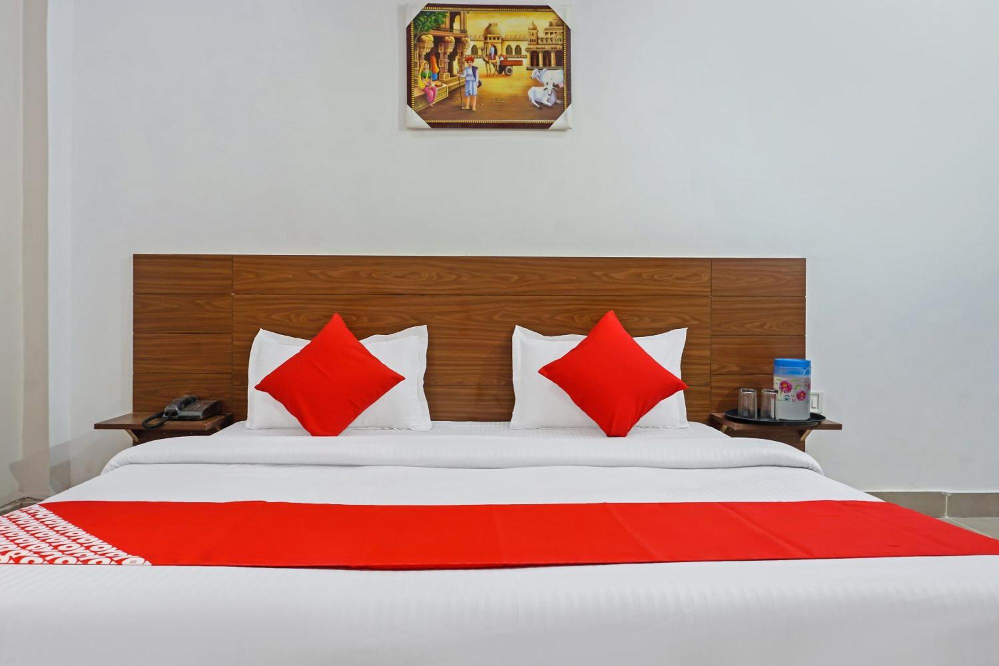 Hotel O Quadis Нойда Экстерьер фото