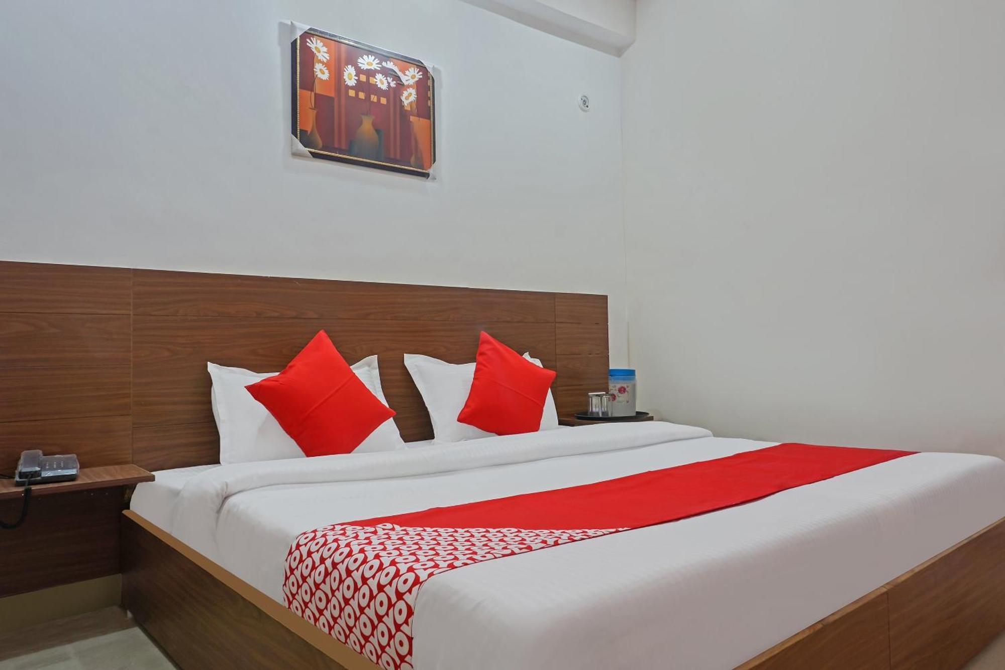 Hotel O Quadis Нойда Экстерьер фото