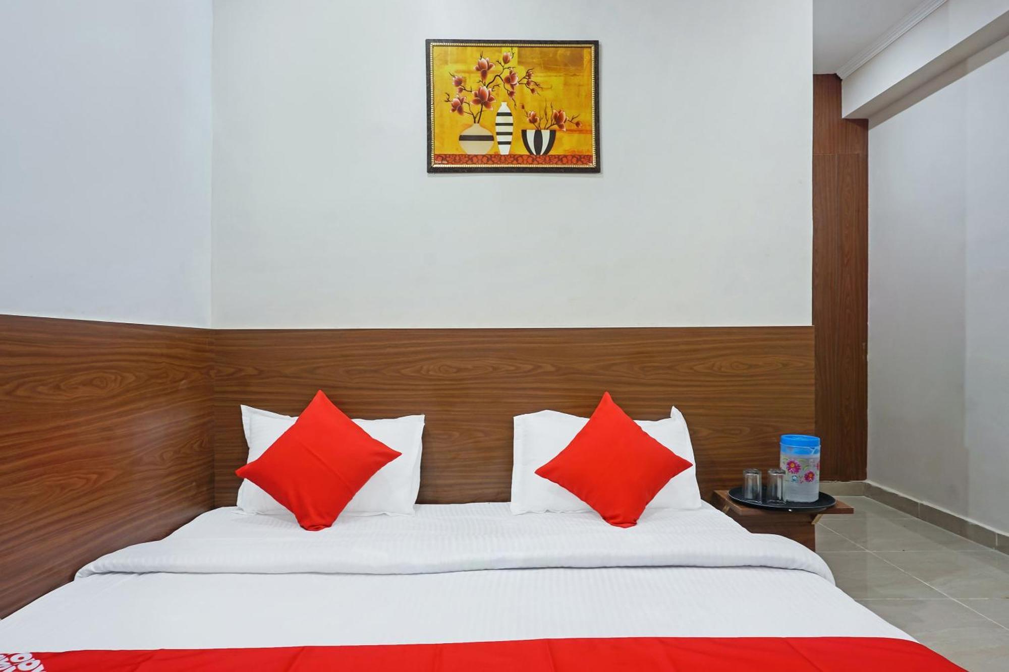 Hotel O Quadis Нойда Экстерьер фото